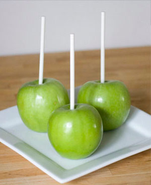 льодяникові палички в яблуках