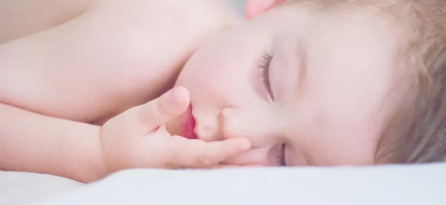Чому діти часто розмовляють уві сні?