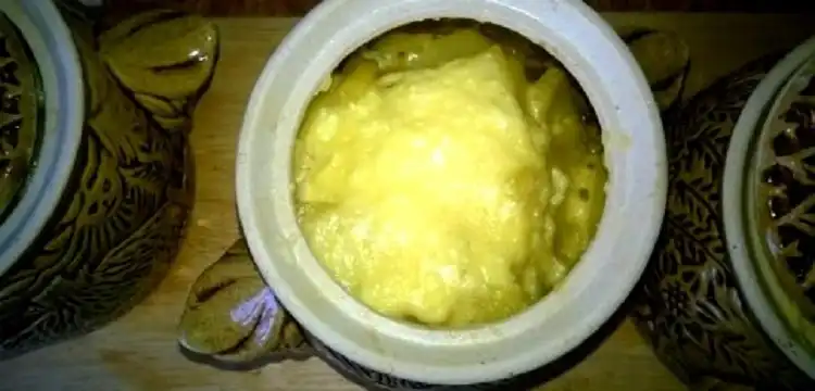 Картопля з м’ясом та сиром, запечена у глечиках в духовці