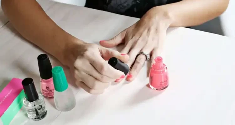 Як зробити гелеві нігті в домашніх умовах?
