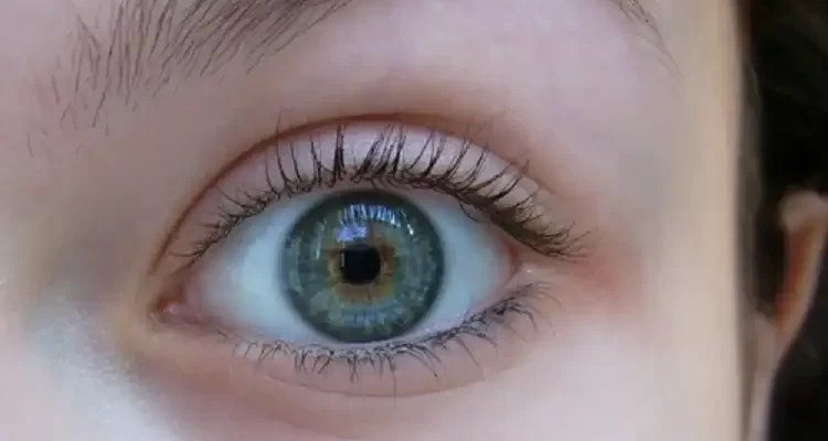 Як візуально зробити очі більшими
