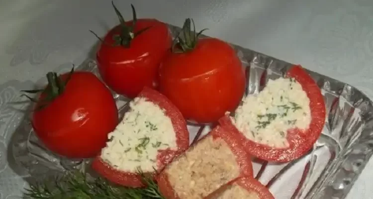 Закуска з фаршированих помідорів
