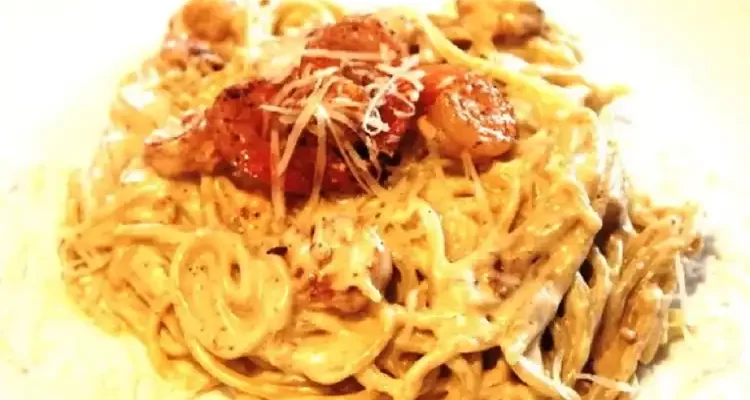 Спагеті з креветками у вершковому соусі